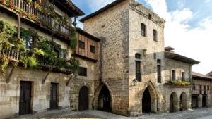 Casco antiguo de Santillana del Mar en Cantabria